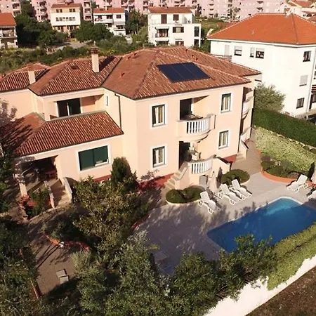 Apartment In With Sea View, Balcony, Air Conditioning, Wifi 858-4 *