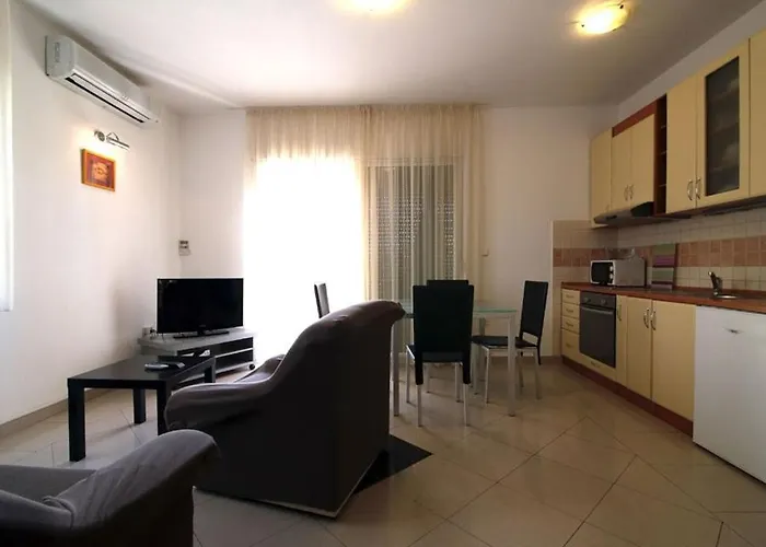 In With Sea View, Balcony, Air Conditioning, Wifi 858-4